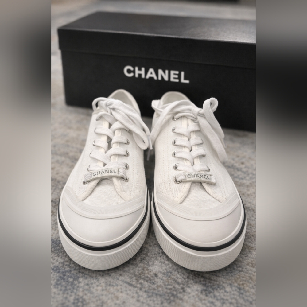 Chanel White Canvas Sneakers VG34760 UK39 Or US8.5 NO BOX.